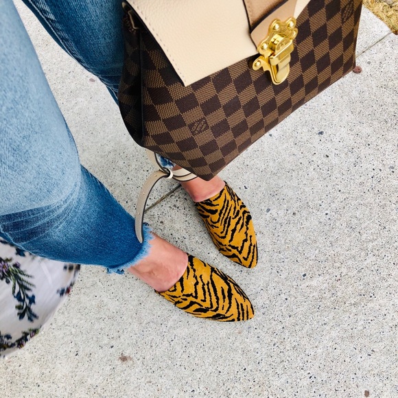 NEW!!! Tiger Print Loafer Slide Mules Slip Ons - Picture 2 of 8